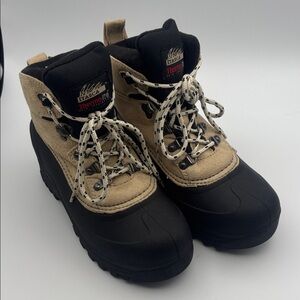 Itasca Women’s Snow Boots, Size 9